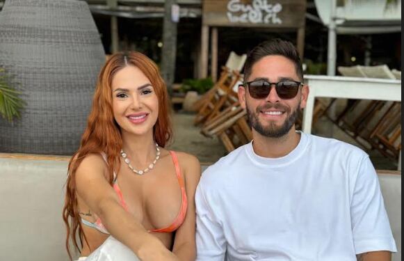 Jonathan Moya y su promedita Joseliine Valverde