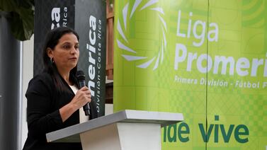 Presidenta de la Uniffut asistió a actividad y esto hizo cuando los medios la buscaron