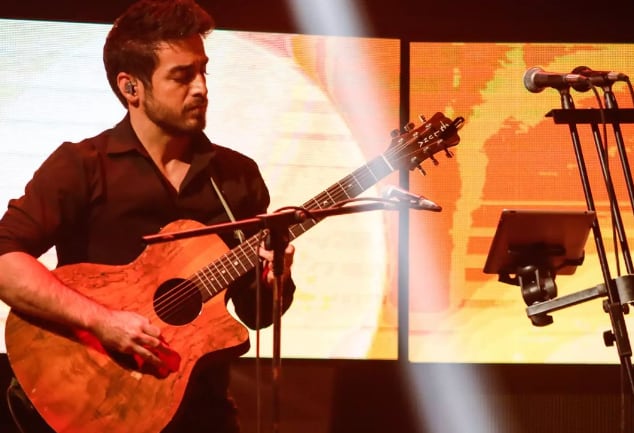 Rodrigo Lagunas, es cantante y guitarrista de Nace una estrella.