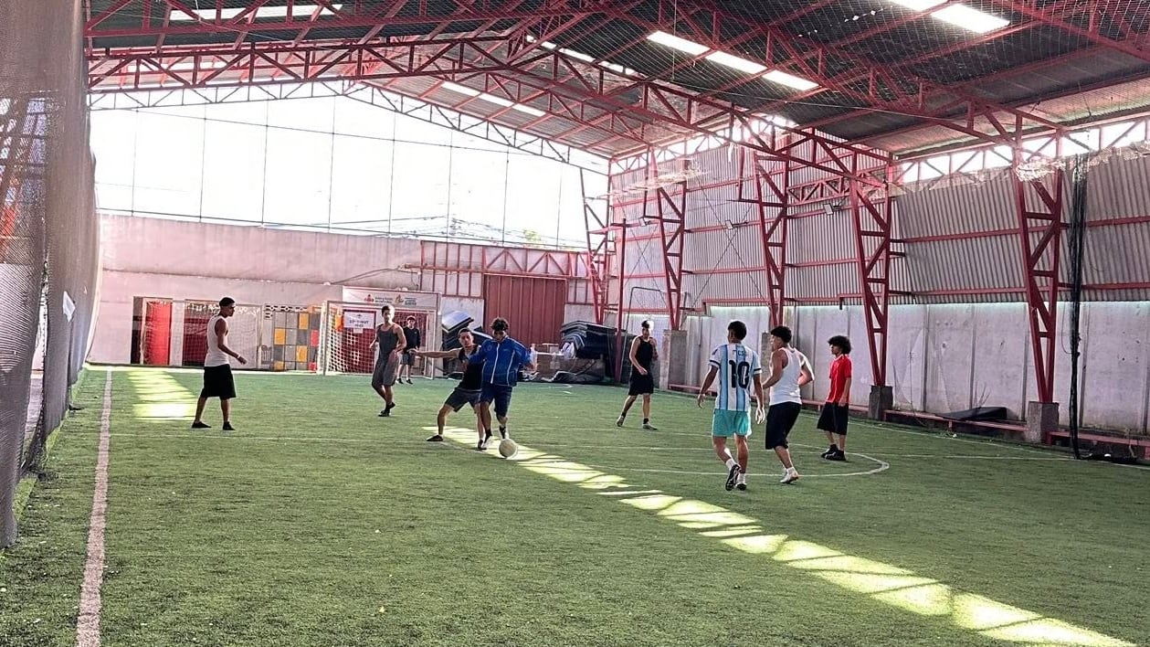 La recién inaugurada Torres Espíritu Santo I ya comenzó a cambiar vidas y uno de los más emocionados con esta nueva etapa es el padre Sergio Valverde, quien confesó que no pudo contener las lágrimas al ver llegar a los primeros jóvenes