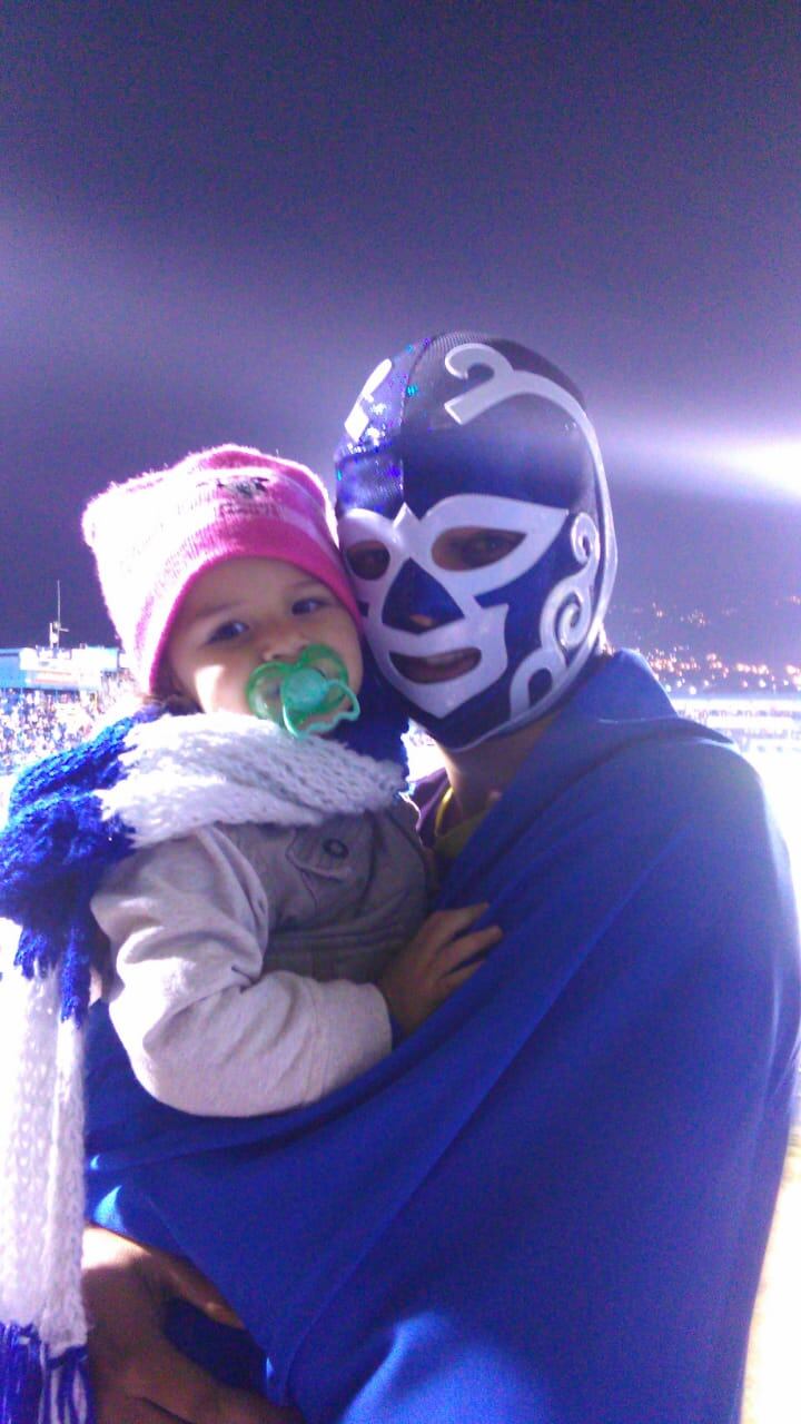 Nelson Núñez, el enmascarado azul con Lucía Núñez