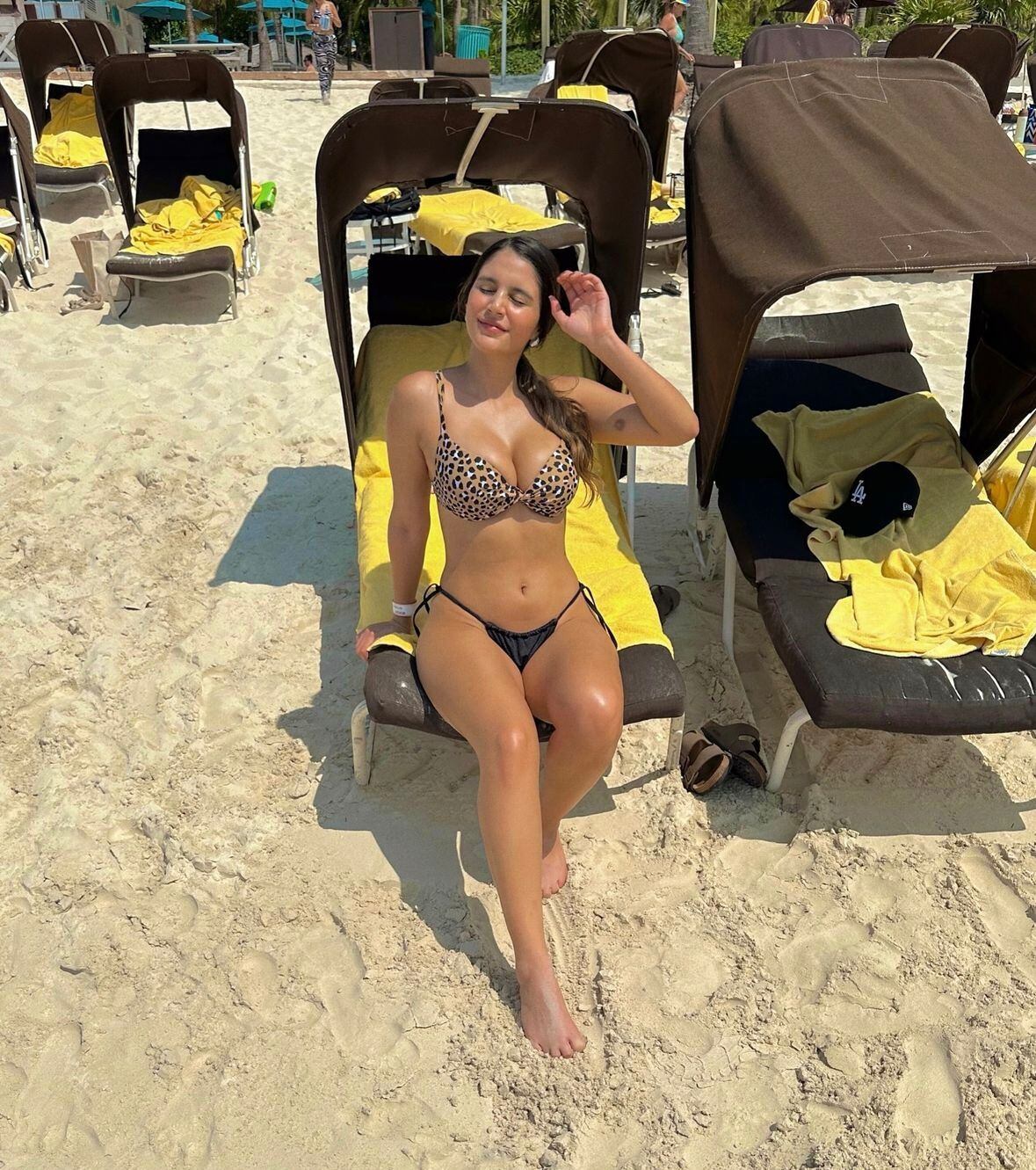 Paula Chavarría fotos en la playa.