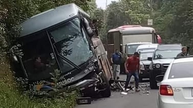 Aparatoso accidente en el cerro de la Muerte cobra la vida de una persona
