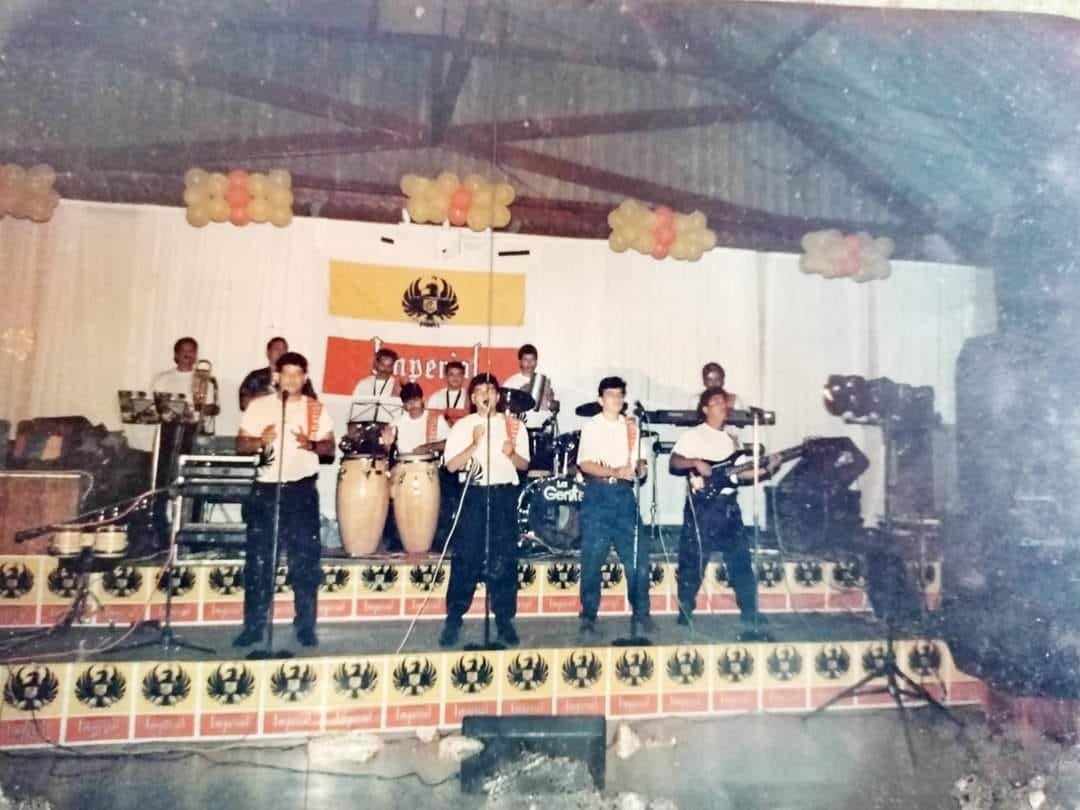 En el barrio San José de Alajuela, un muchacho soñador empezó a enamorarse de la música sin imaginar que, años después, su voz recorrería los océanos del mundo. Mario Alberto Saborío Madrigal, de 49 años, es hoy uno de los pocos costarricenses que ha hecho carrera como cantante en cruceros internacionales.