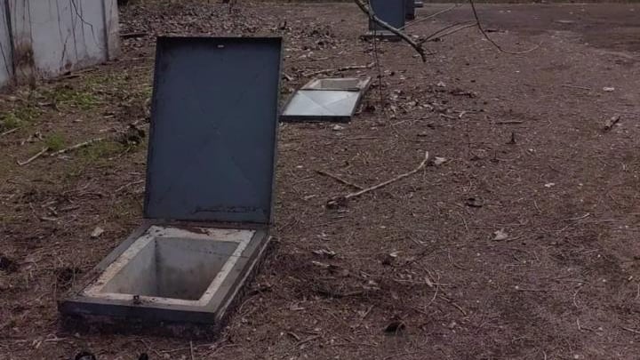 El cuerpo de una persona fue extraído en uno de los tanques que en apariencia utilizaba el líder criminal Oso en Herradura, en Garabito. Foto: OIJ