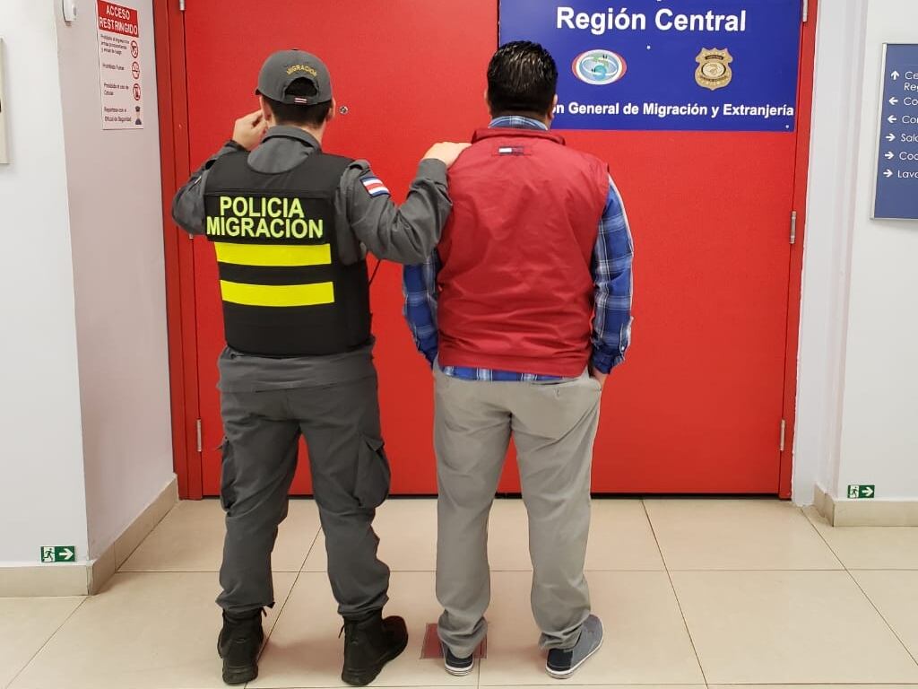 Migración deporta a cinco salvadoreños ligados con maras. Foto Migración.