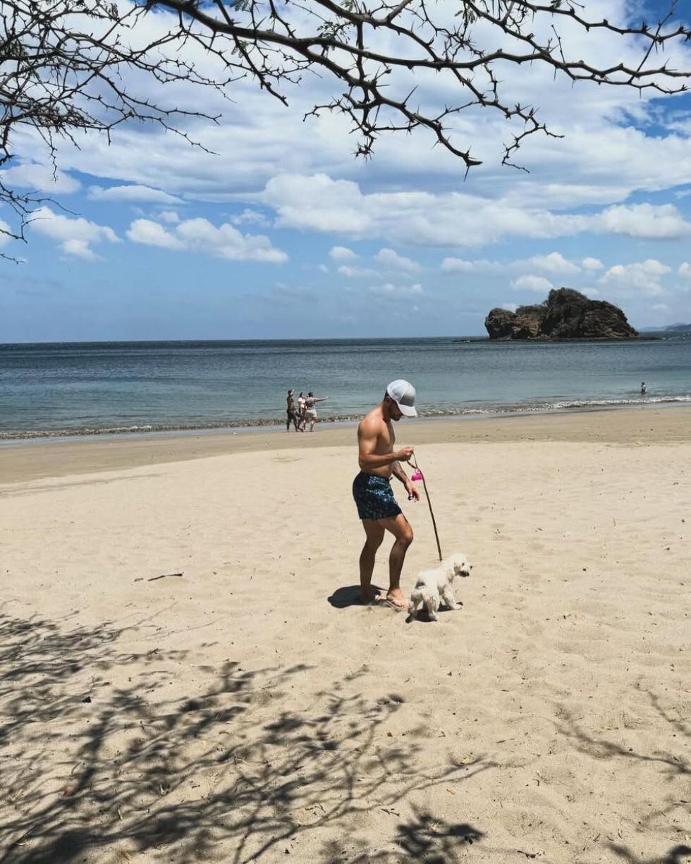 Fabricio Quirós Zúñiga, vecino de Guadalupe de Cartago, de 26 años, llegó a Noticias Repretel hace siete meses, tras su paso por medios como Monumental y Teletica, donde fue pasante.