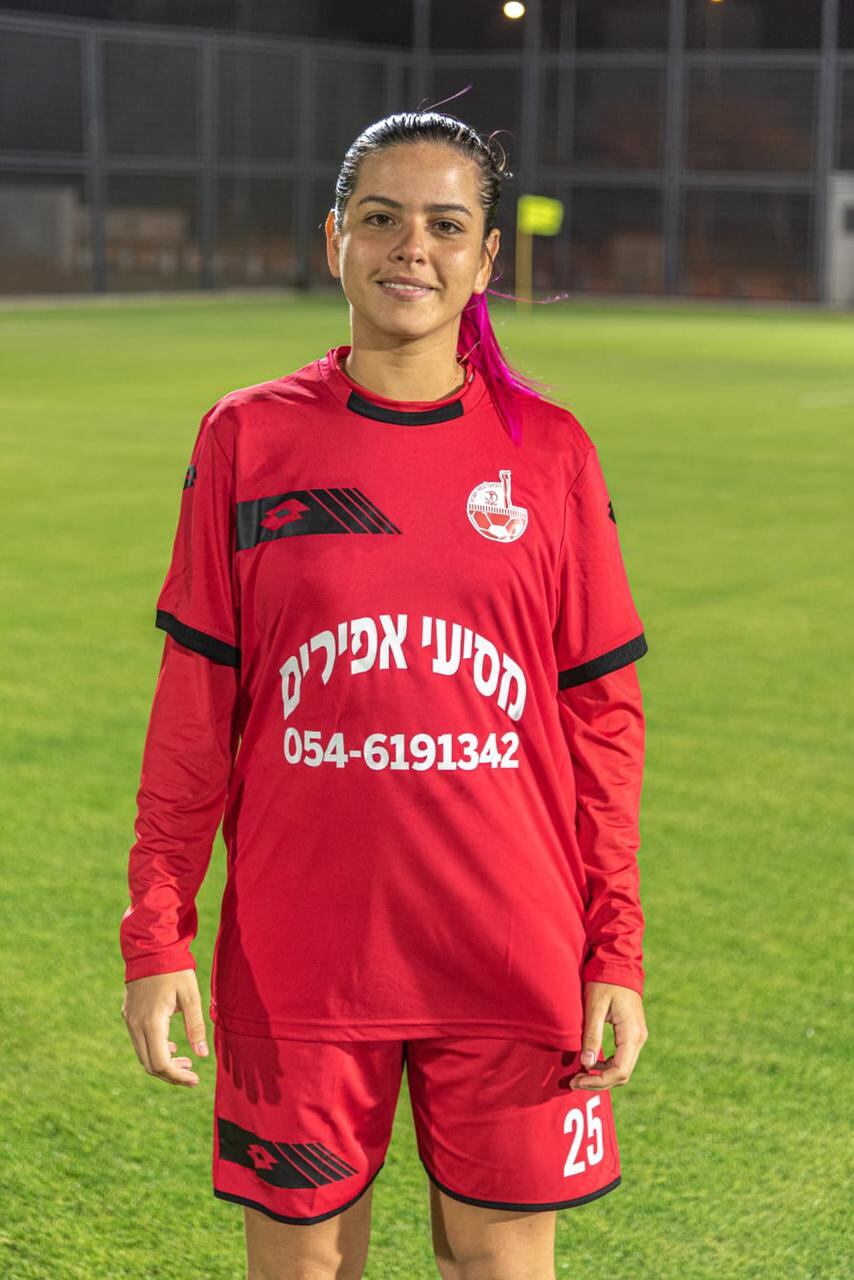 Michelle Montero Venegas, la jugadora de fútbol femenino que se fue a Israel como la más feliz del universo a cumplir el sueño de toda su vida porque ya desde los 7 años era la goleadora de las mejengas de hombres en la finca bananera El Álamo en Sarapiquí