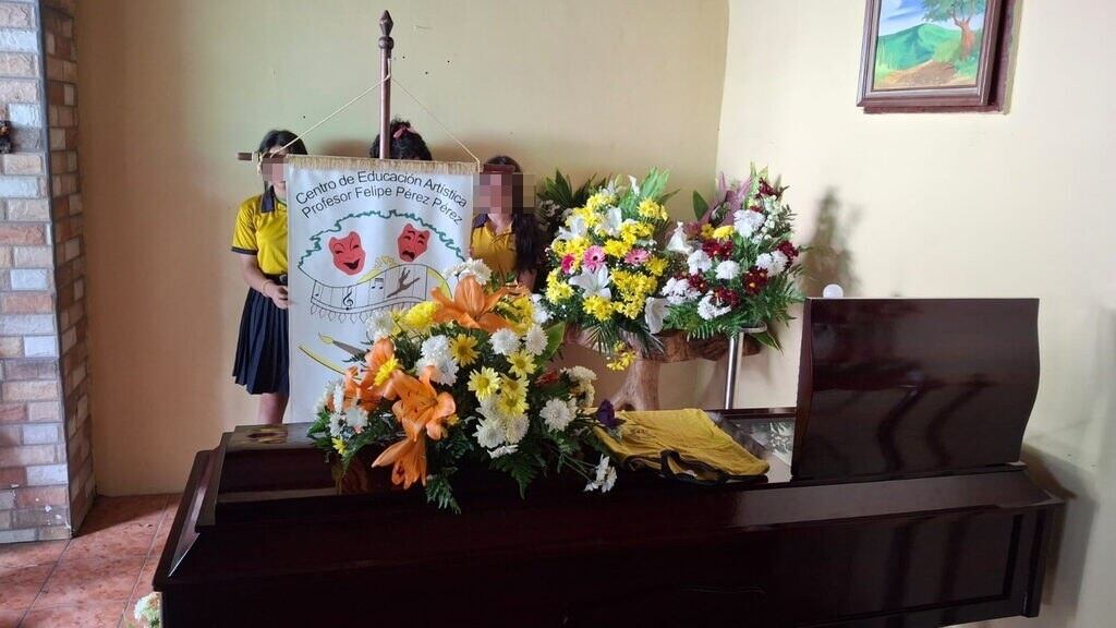 Julyana Valverde Canales, de 15 años, la sétima víctima de femicidio en Costa Rica en este 2025 fue sepultada en Liberia, Guanacaste. Foto: Olga Canales para La Teja