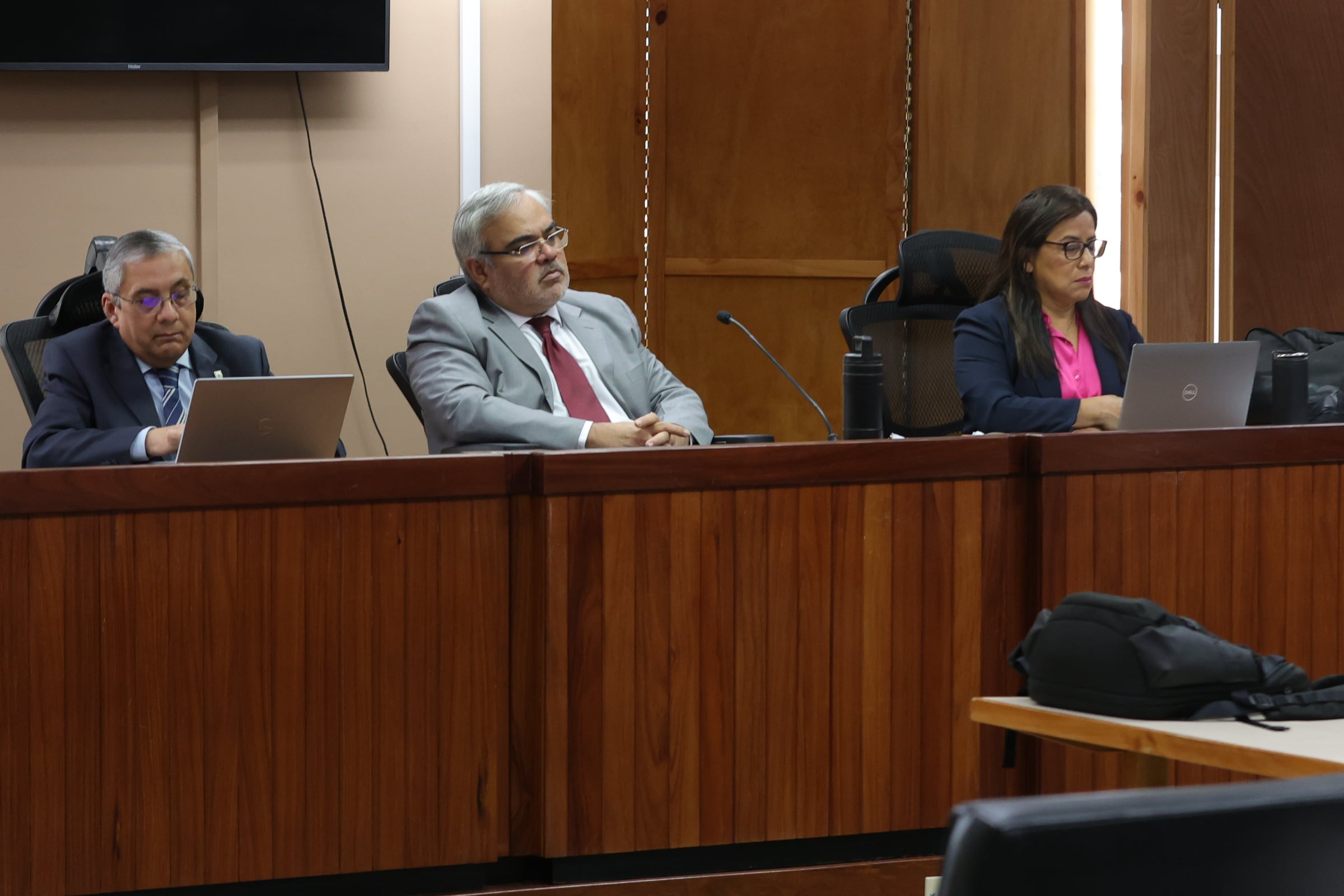 11/08/2025/ la mañana de este lunes finalizó el juicio por tráfico de influencias contra el ex magistrado Celso Gamboa, la ex fiscal subrogante Berenice Smith y el ex alcalde Jhonny Araya en los tribunales de Goicoechea / foto John Durán