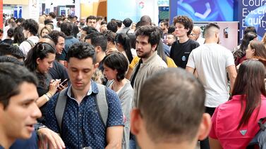 Reconocida universidad se une con sus estudiantes para organizar feria de empleo