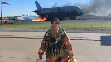 Bombera de aeropuerto: se prepara con fuego y vive a tan solo 180 segundos del desastre