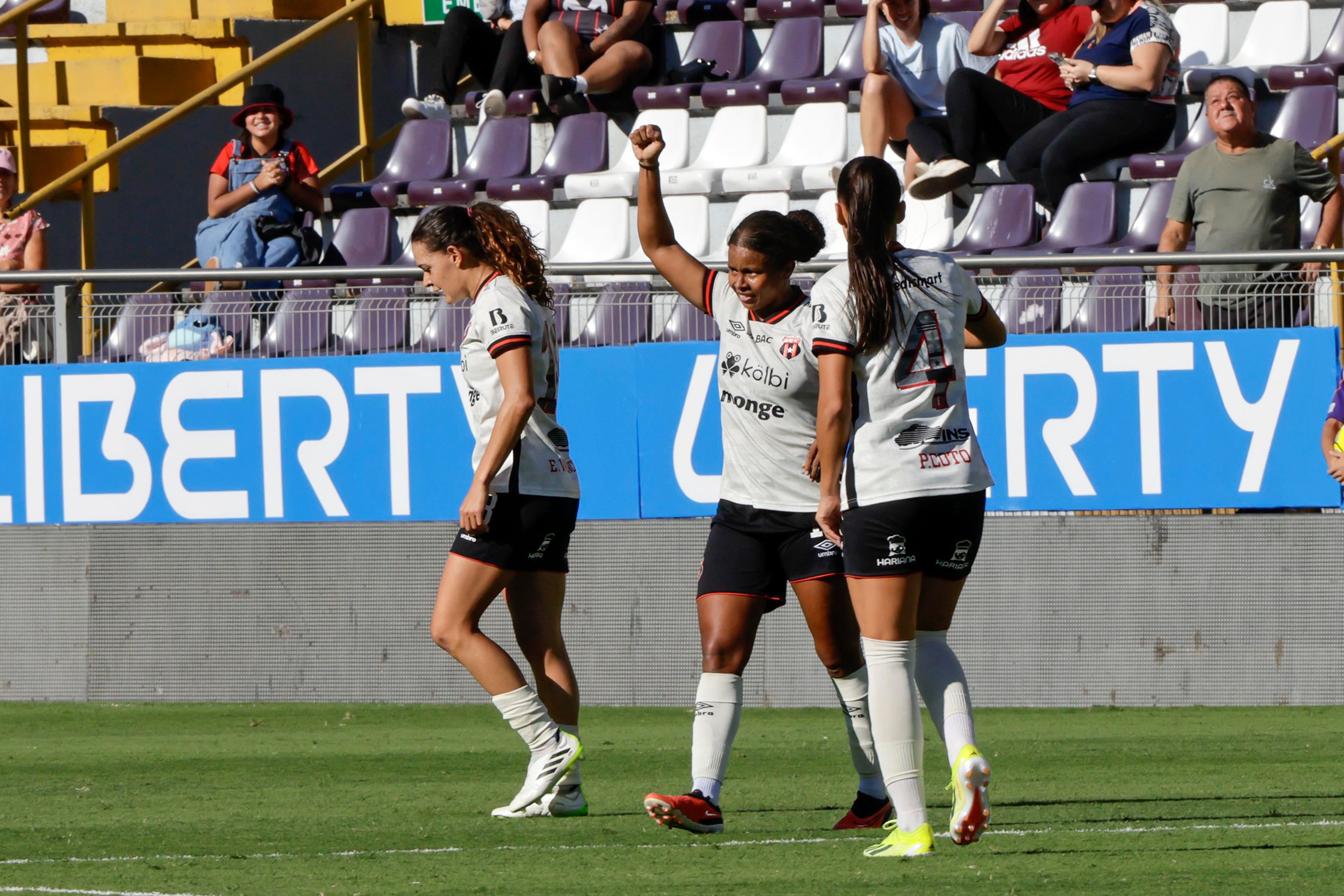 14/04/2024. Estadio Ricardo Saprissa Aymá, Tibás. Hora: 02:00 p.m. Clásico del fútbol nacional femenino entre el Deportivo Saprissa y Liga Deportiva Alajuelense (LDA), parte del Torneo de Apertura 2024, disputado en el Estadio Ricardo Saprissa Aymá, Tibás. Fotos: Mayela López