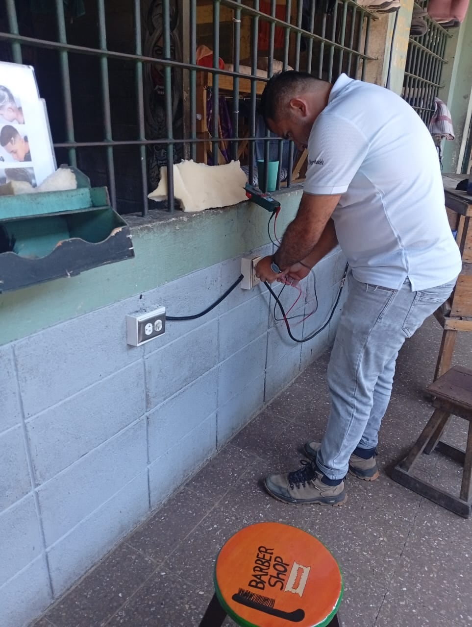 Retiran tomacorrientes de las cárceles