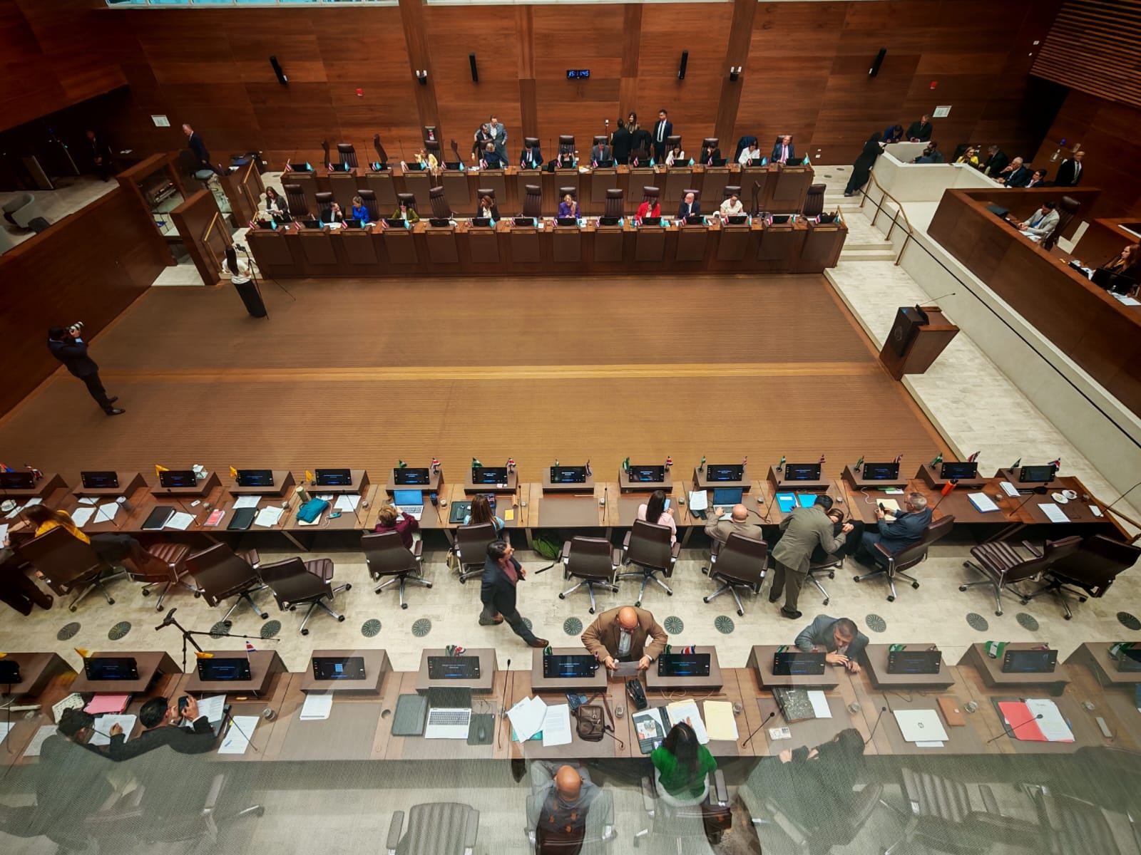 Diputados en el Plenario durante la lectura de la resolución de las permutas
