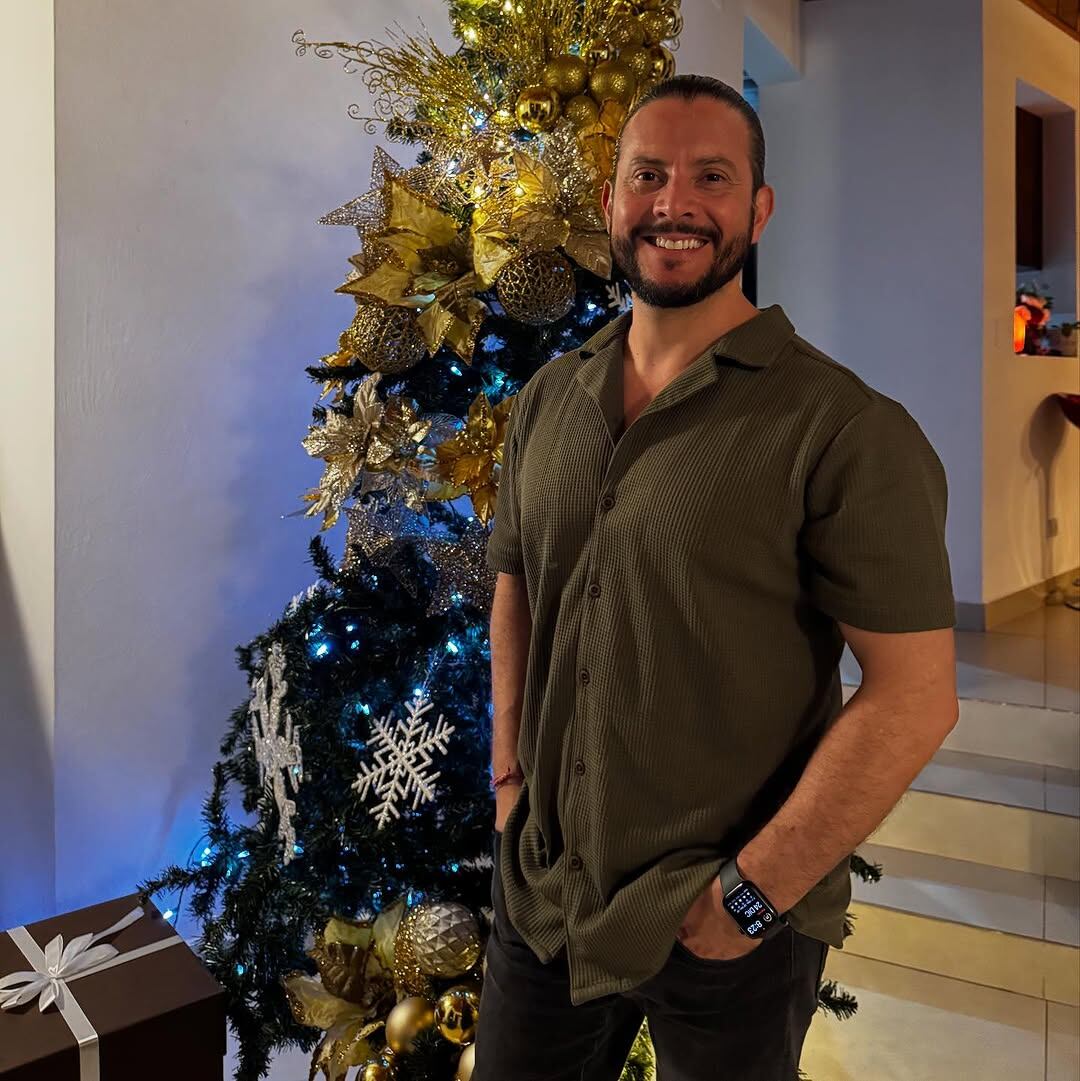 Yiyo Alfaro, presentador de canal 7.