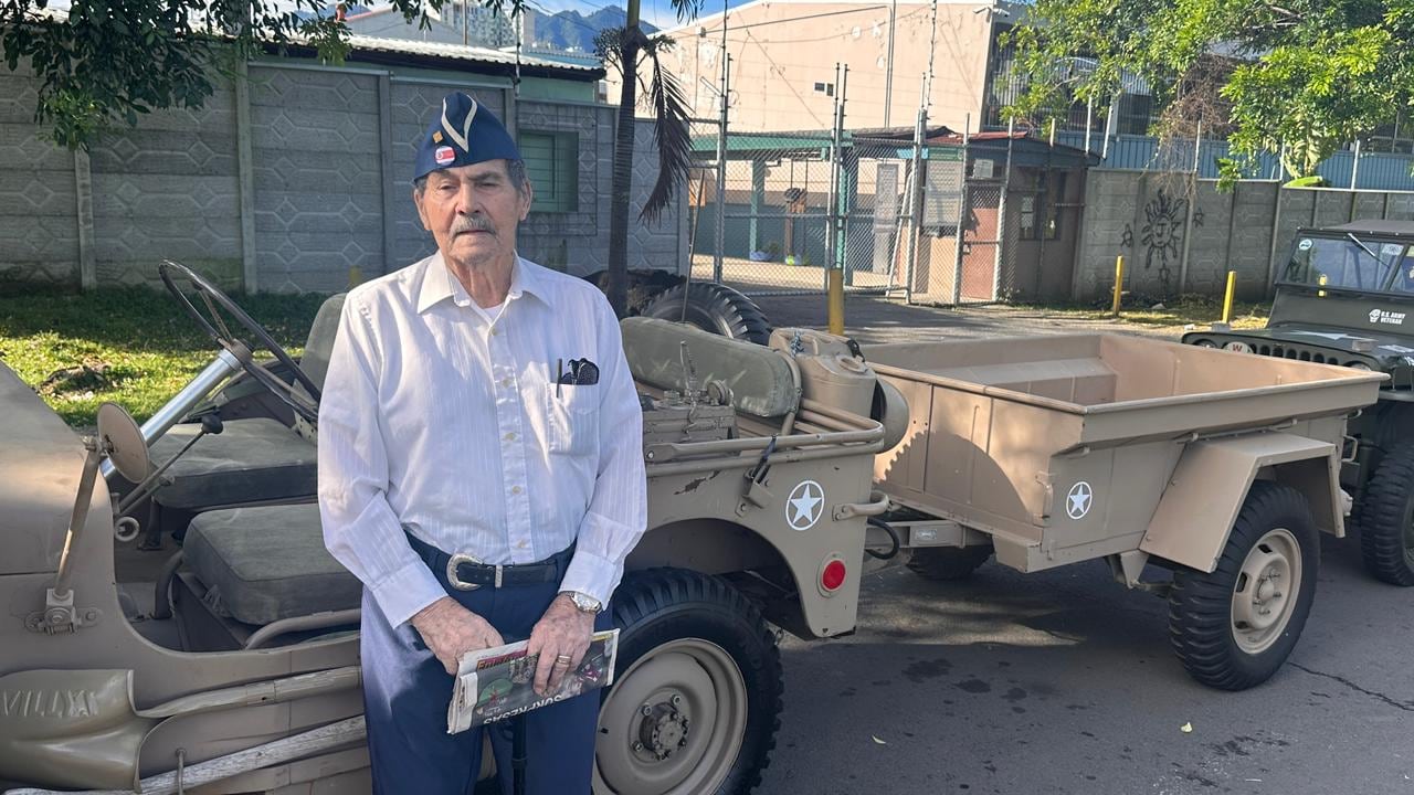 El 1 de diciembre del 2025 se cumplen 77 años de la abolición del ejército (1 de diciembre de 1948) y excombatientes de 1948 y 1955-56 desfilaron en carros militares