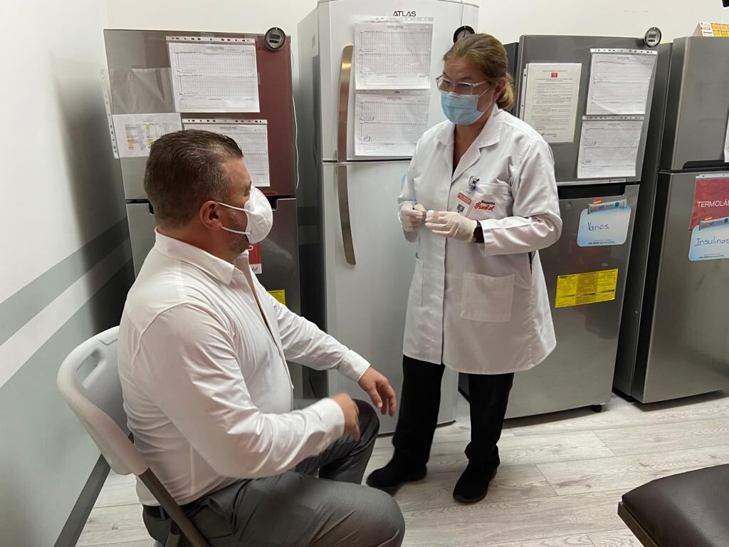 Inician vacuna bivalente en farmacias y clinicas privadas