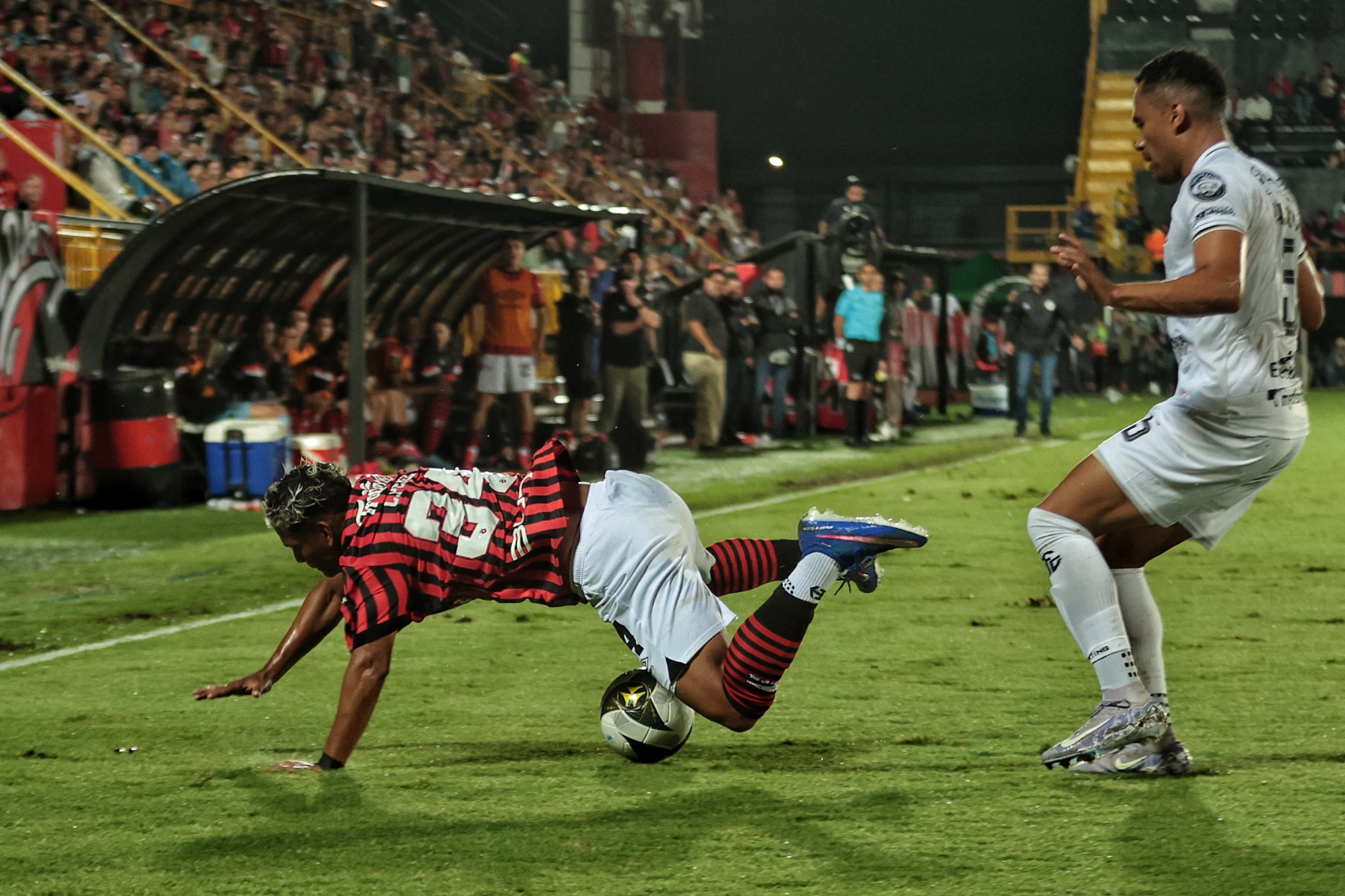15/02/2025/ Juego entre Liga Deportiva Alajuelense vs Sporting FC en el estadio Alejandro Morera Soto / foto John Durán