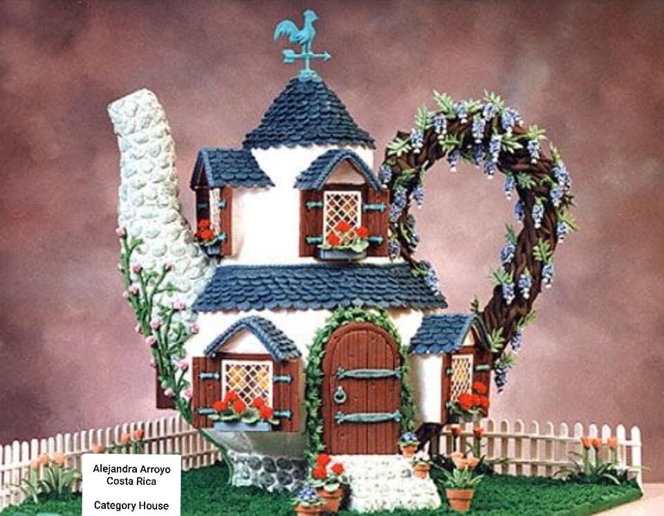 Alejandra Arroyo es medio tica y medio indú, vive en Costa Rica, y sin haber llevado un solo curso en pastelería, es una artista con las galletas