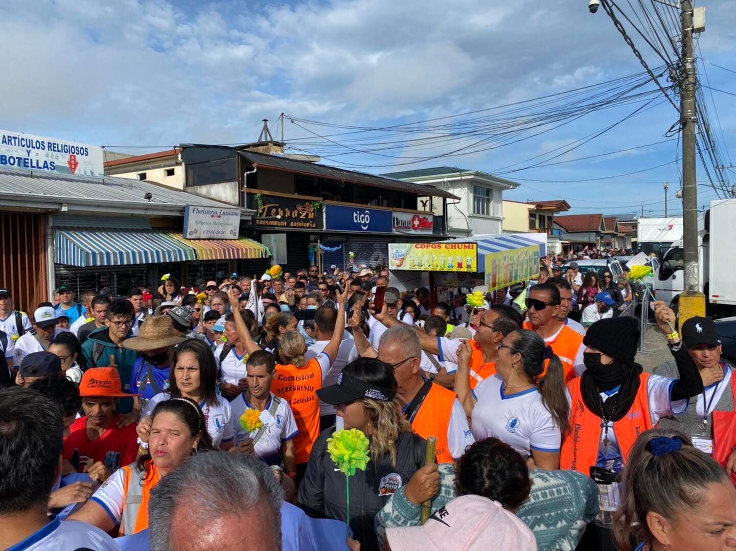 Poco más de 200 romeros de Pérez Zeledón llegaron este 1 de agosto, a eso de las 7 de la mañana, a la basílica de nuestra señora de Los Ángeles en Cartago, después de caminar 130 kilómetros durante 4 días.