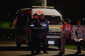 Mujer corrió para escapar de los balazos, pero murió en el patio de su casa