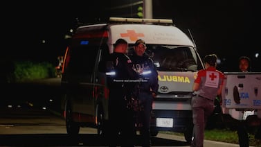 Mujer corrió para escapar de los balazos, pero murió en el patio de su casa