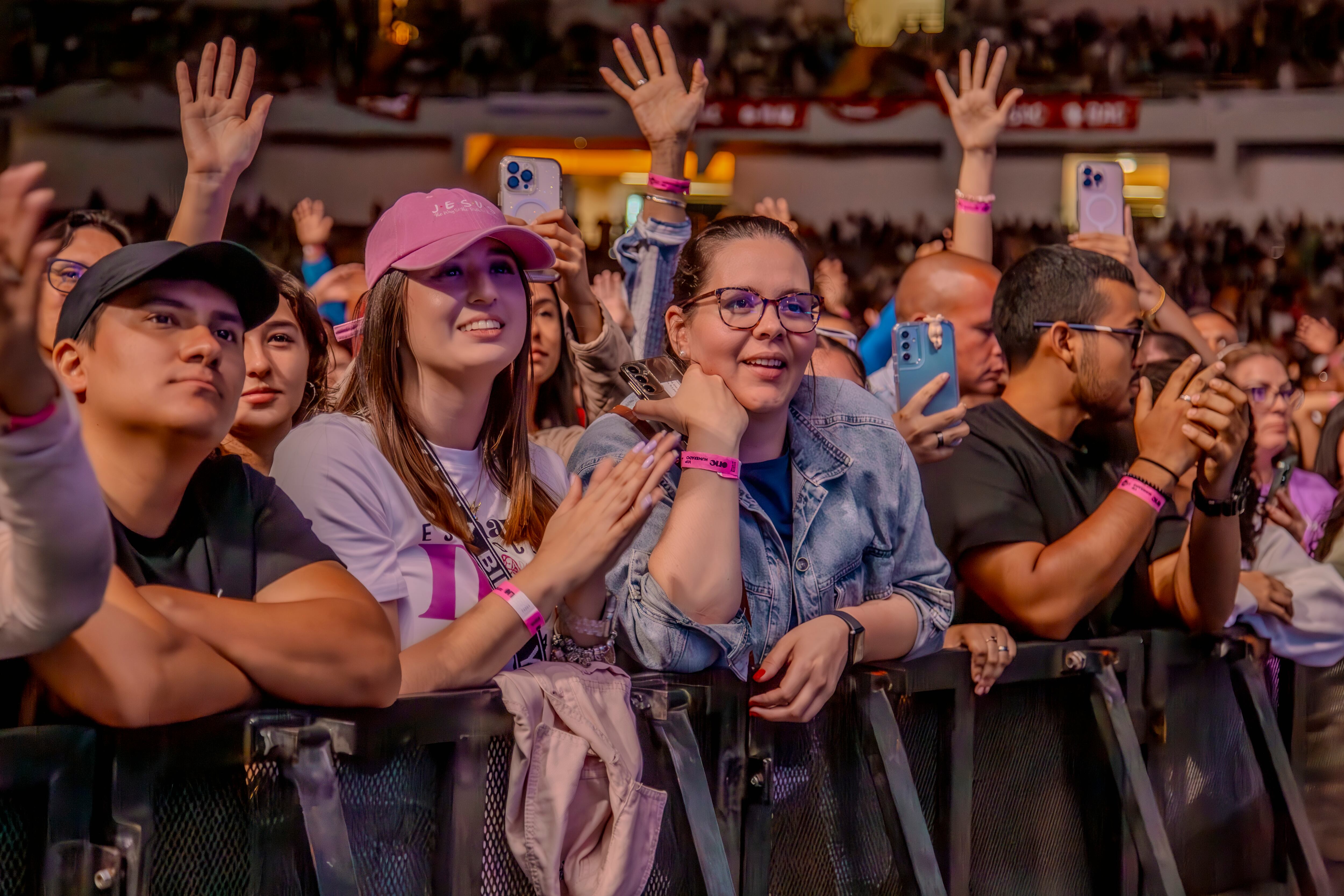 Más de 30 mil personas se reunieron para alabar a Dios.
