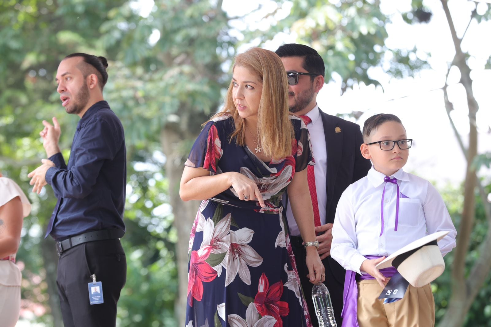 Santiago Mena junto a la vicepresidenta Mary Munive en el acto de Independencia