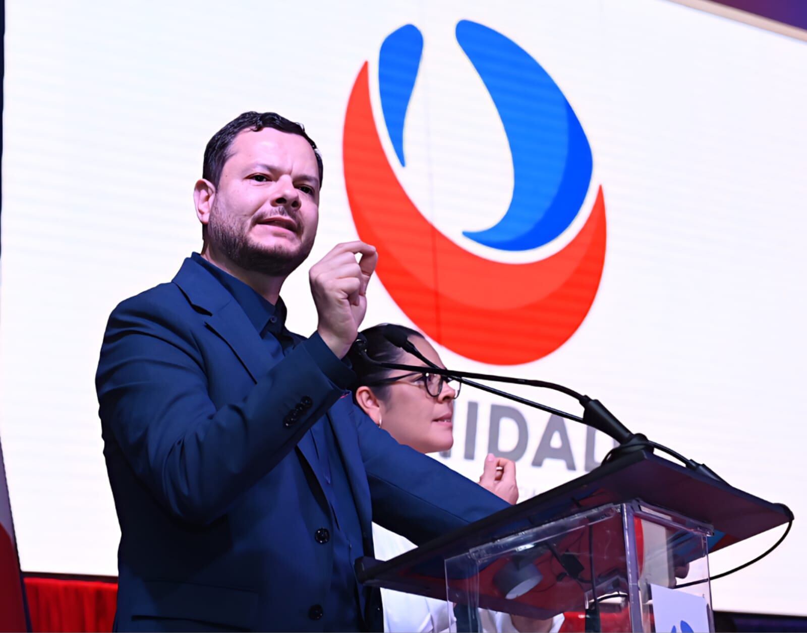 Durante su discurso, Hidalgo criticó que el gobierno actual se centrara más en pelear que en dialogar.