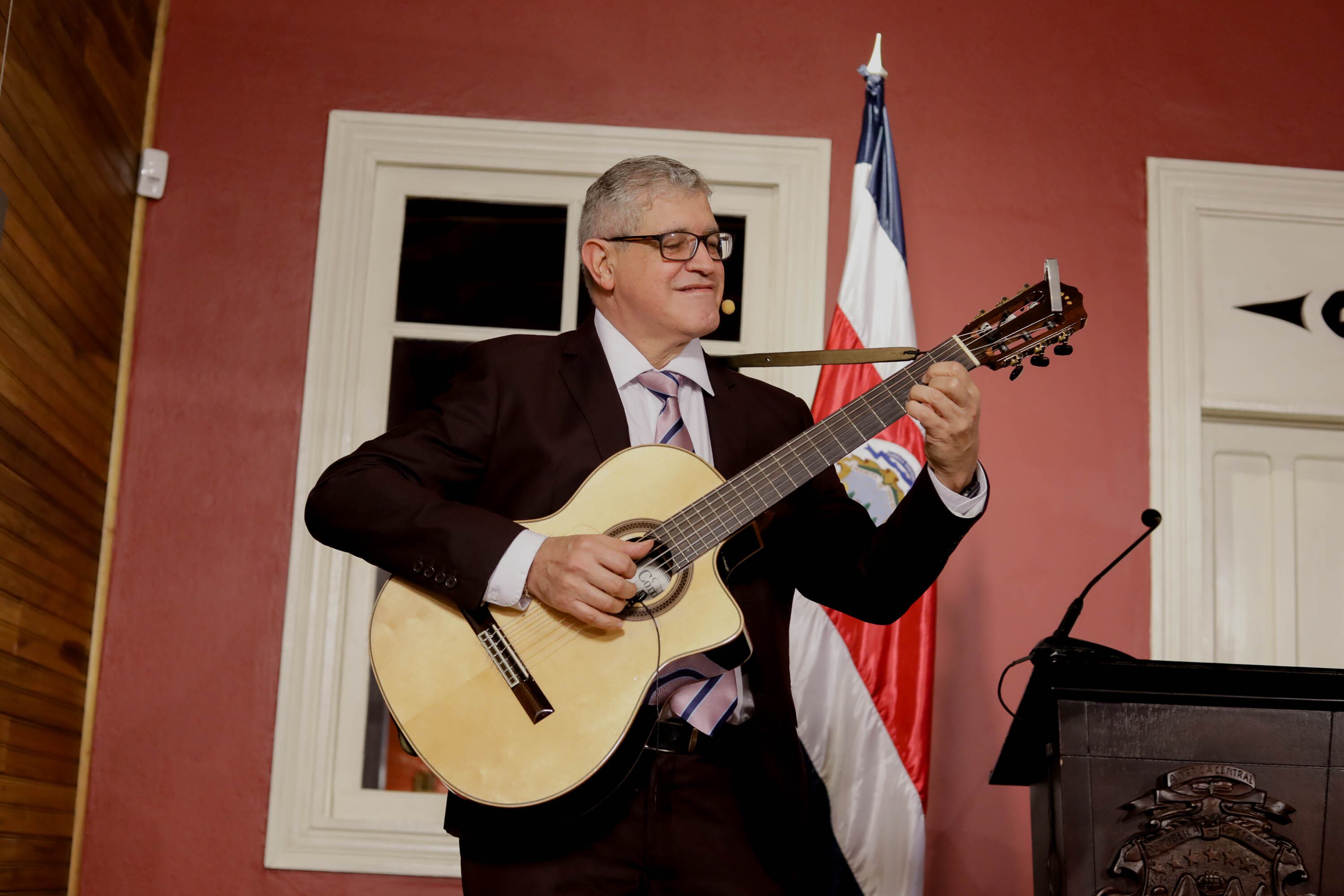 ¡Ya es ley! El primero de diciembre se celebrará el “Día de la Abolición del Ejército”