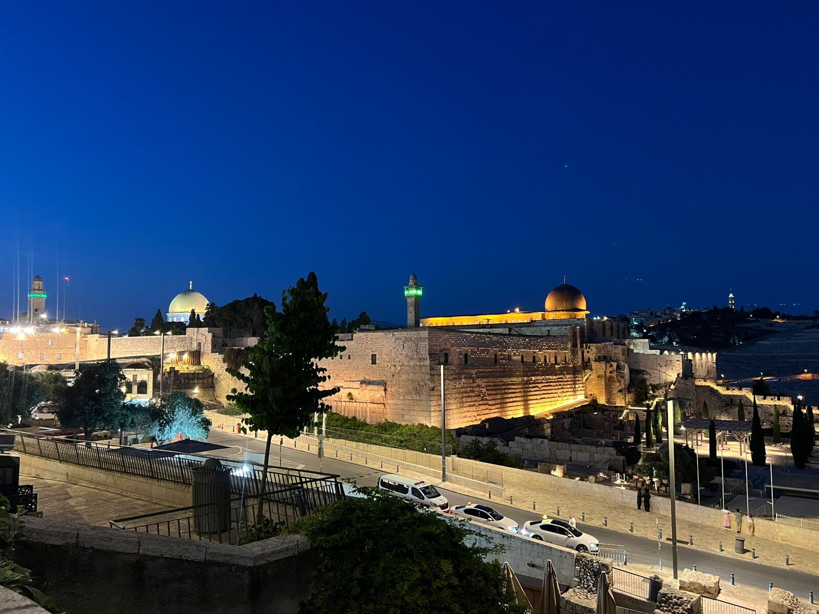 Los costarricenses Ronald Sancho, su esposa Susan Torres y sus dos hijos sufren de los bombardeos en Jerusalen. Fotos: Autorizadas por Ronald Sancho para LT