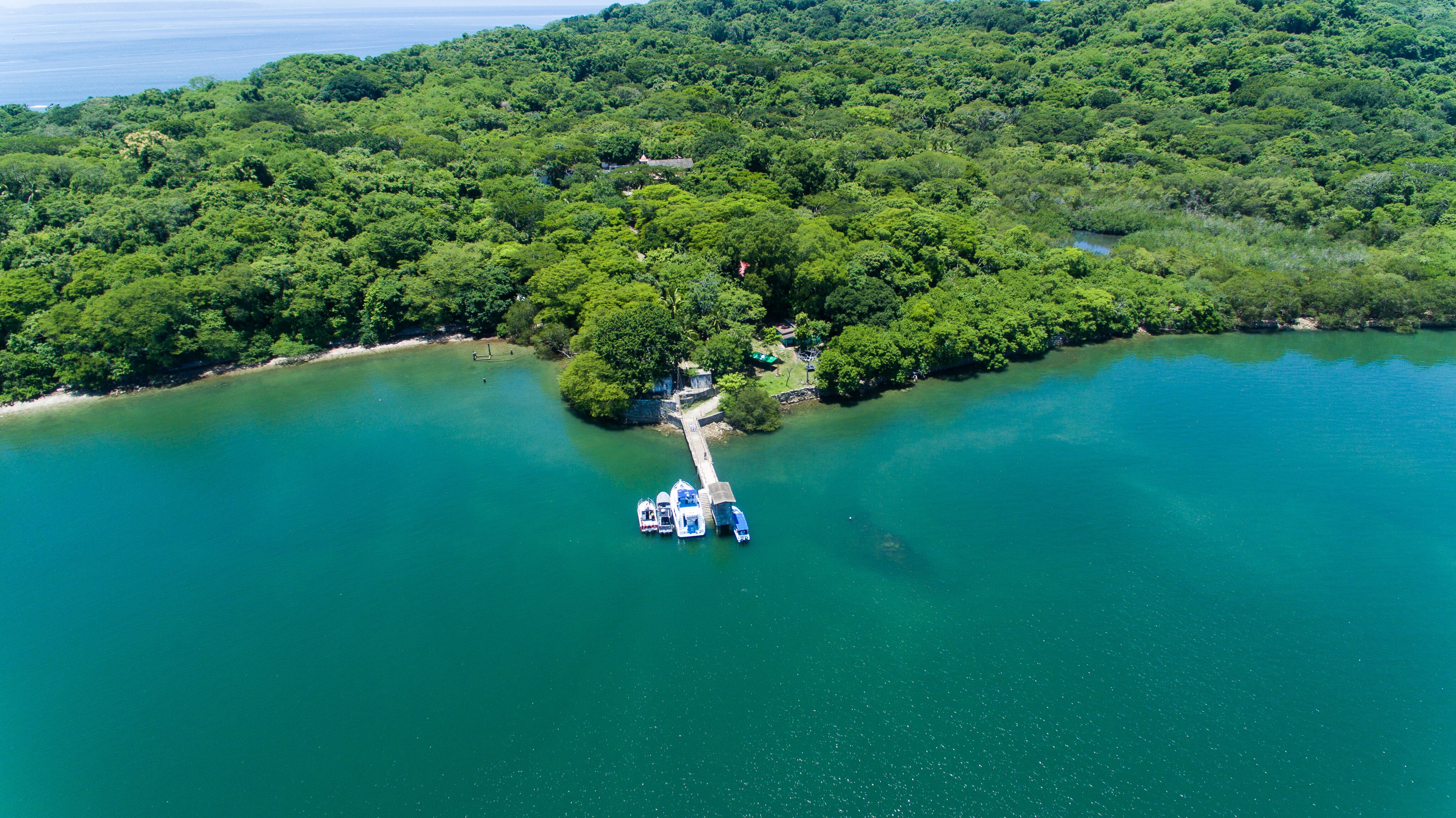 Ya se puede visitar turísticamente la Isla de San Lucas, la cual mezcla una de las naturalezas más hermosas de todo el país y uno de los capítulos más horrorosos de nuestra historia, porque ahí estuvo, por más de 100 años, la cárcel tica más inhumana. José León Sánchez, escritor, estuvo preso ahí
