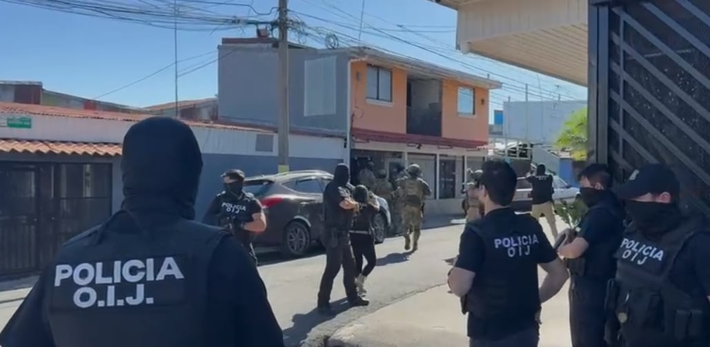 Allanamiento en Sagrada Familia y Hatillo. Foto OIJ.