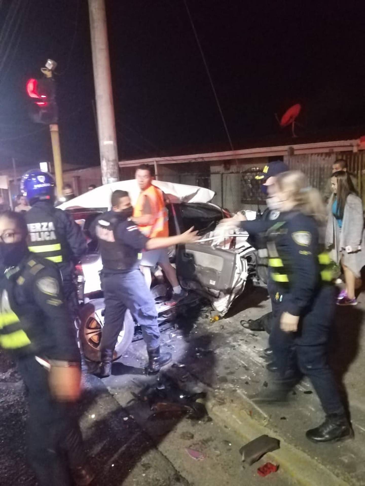 Choque entre patrulla y carro en Caballo Blanco de Cartago con dos fallecidos. Foto cortesía.