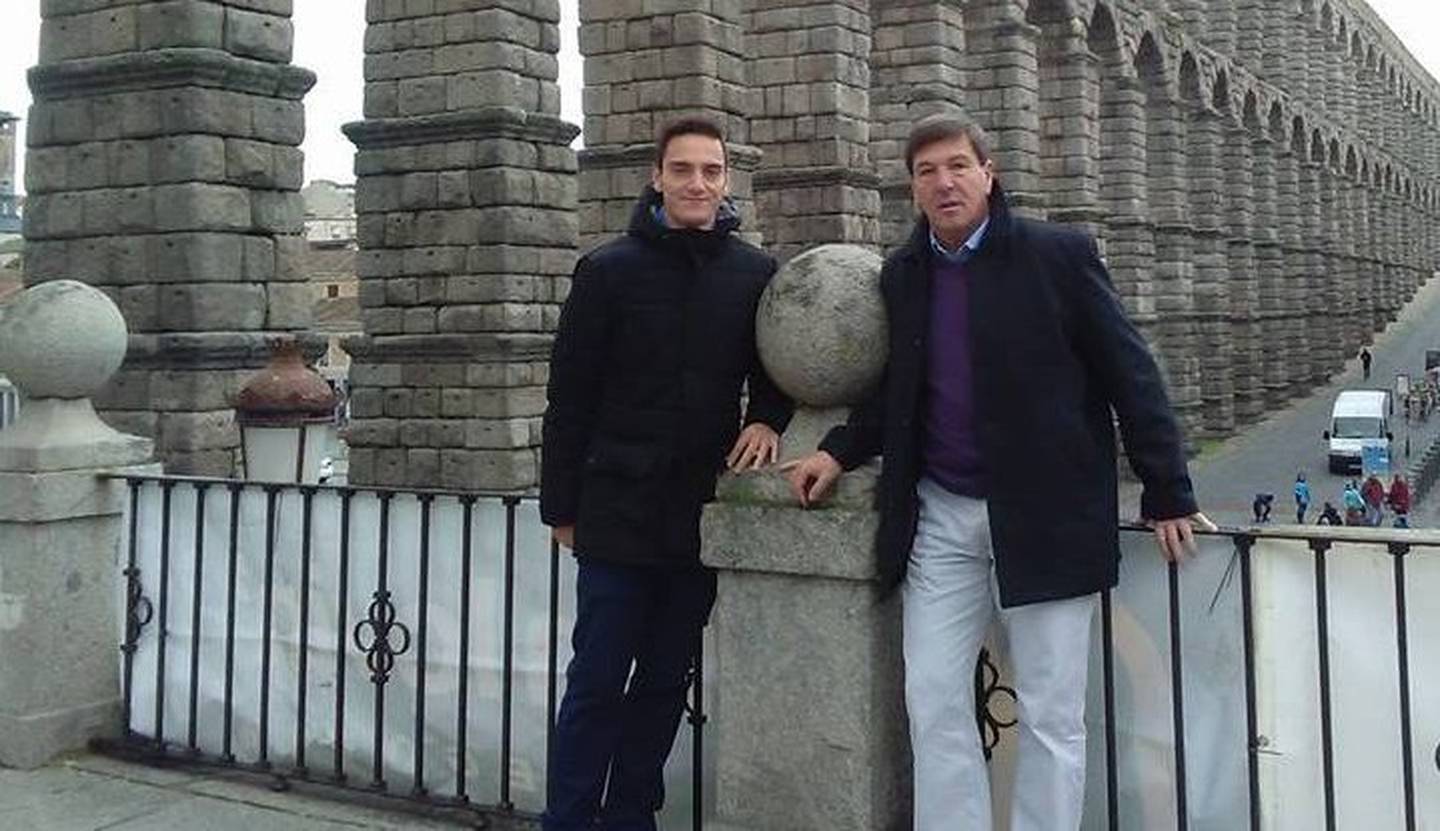 El español Sergio Gila (izquierda) será el nuevo coordinador de divisiones menores del club morado. Facebook.