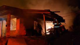 800 chanchos murieron en incendio en Turrúcares