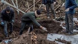 Encuentran seis cadáveres con marcas de tortura en Ucrania