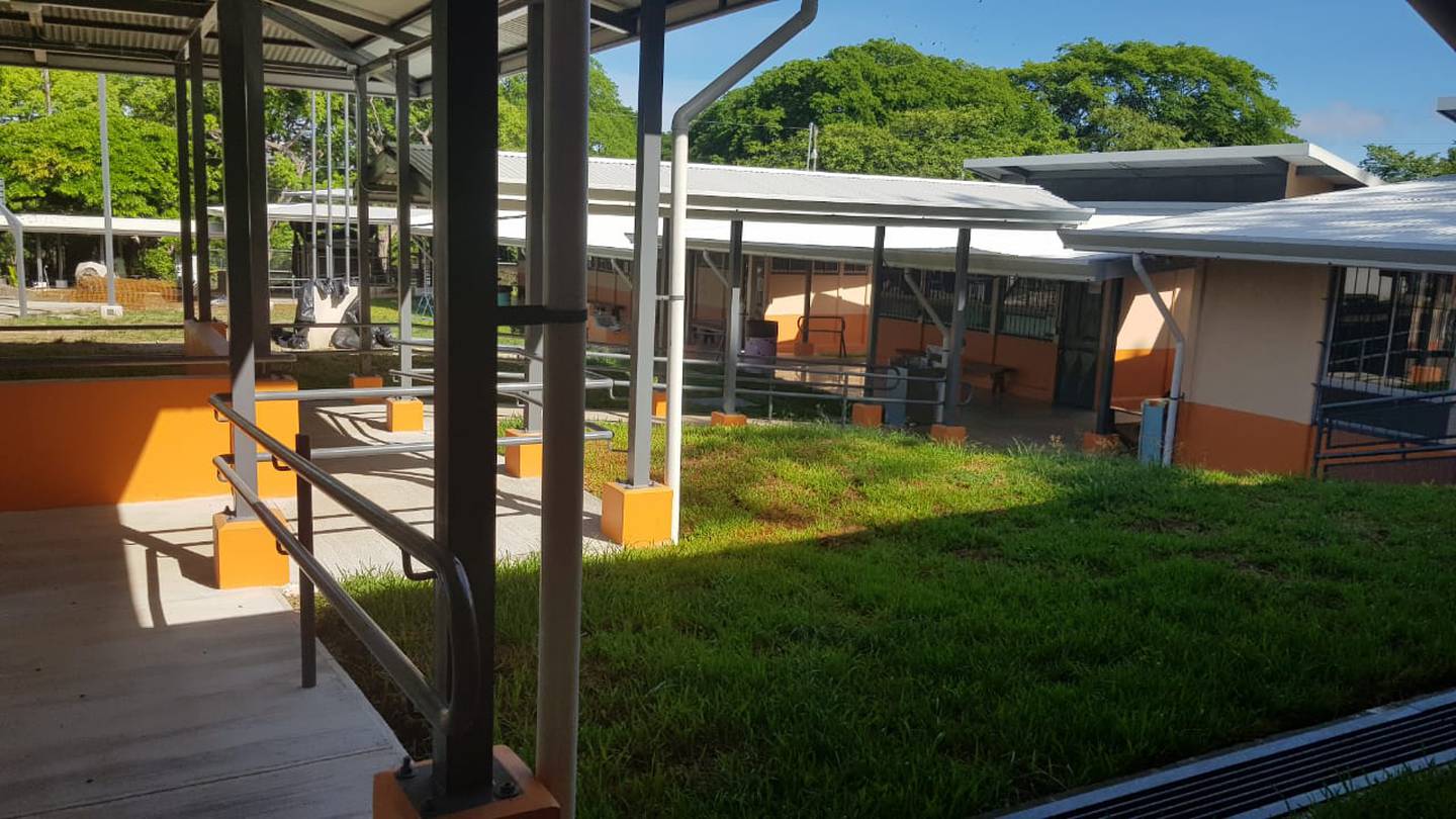 La escuela Montero y Palito, ubicada en Isla de Chira, provincia de Puntarenas, tiene un nuevo rostro gracias a las mejoras realizadas por el ministerio de Educación Pública, con una inversión de ₵405 millones.