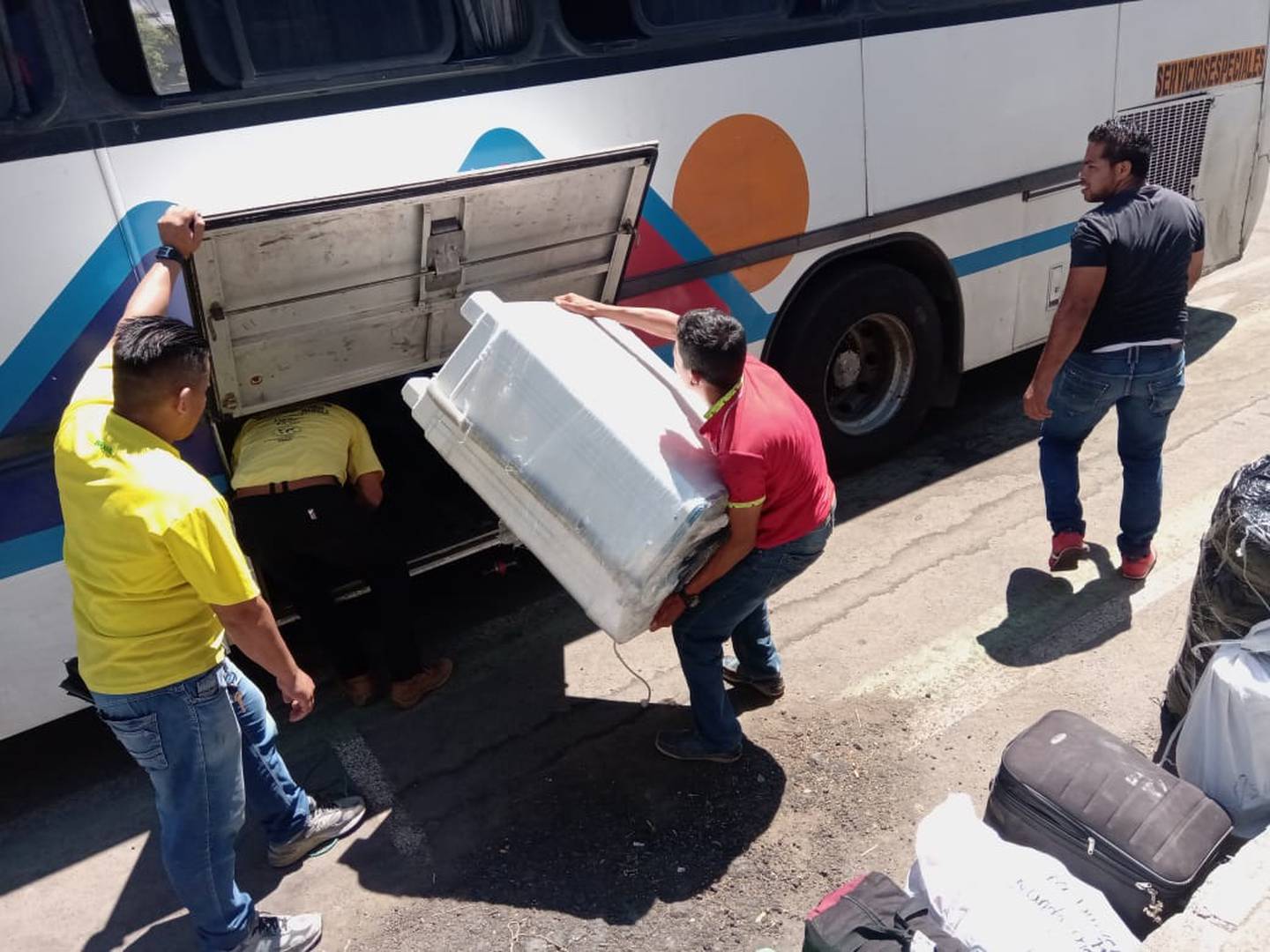 Autoridades detienen dos buses que pretendían sacar a 67 nicaraguenses del país. Foto MSP.