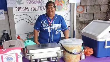 Nicaragüense que vive en Costa Rica y que durmió en la calle inició su propio negocio con 20 mil colones en la bolsa