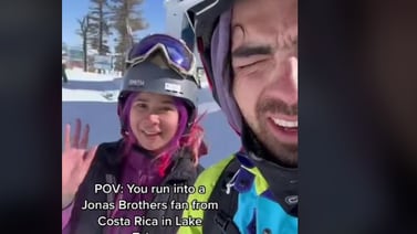 Video: ¡Qué lujo! Tica esquió al lado de uno de los Jonas Brothers