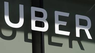 Taxistas ganan la guerra en Barcelona ¡Uber se va!