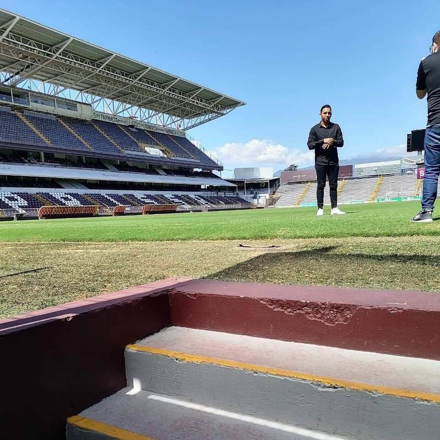 El delantero Andy Reyes ya visitó el estadio Ricardo Saprissa. Twitter.