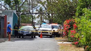 Asesinan a balazos a un hombre y a una mujer dentro de carro en La Guácima