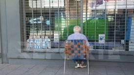 Video: Conmovedora historia de viejito argentino que vio el mundial por una ventana
