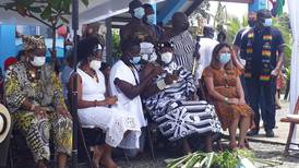 Rey africano está en Cahuita para recordar a esclavos que murieron en Caribe tico