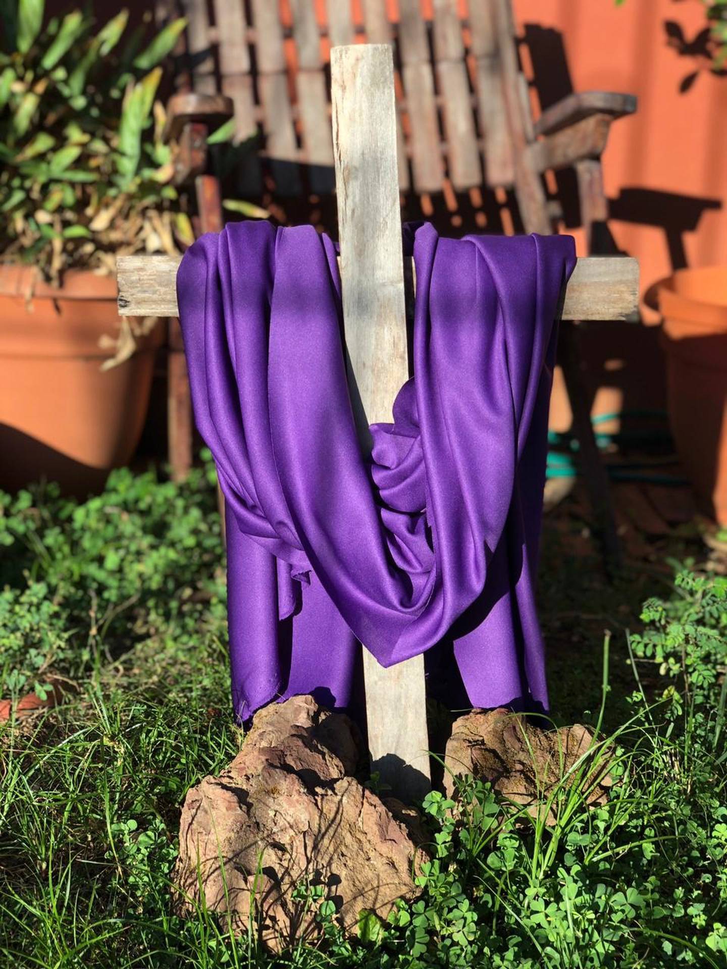 La tradicional cruz es uno de los signos presentes en el hogar de la familia Cambronero Rodríguez. Cortesía.