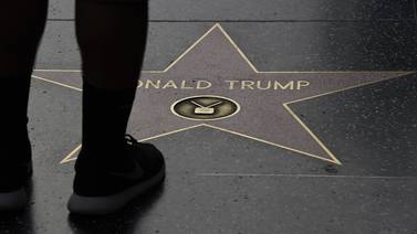 Piden que se quite estrella de Donald Trump del Paseo de la Fama en Hollywood