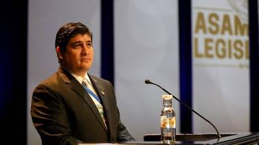 OPINIÓN: Pifió el presidente Carlos Alvarado al anunciar que se rebajó el salario